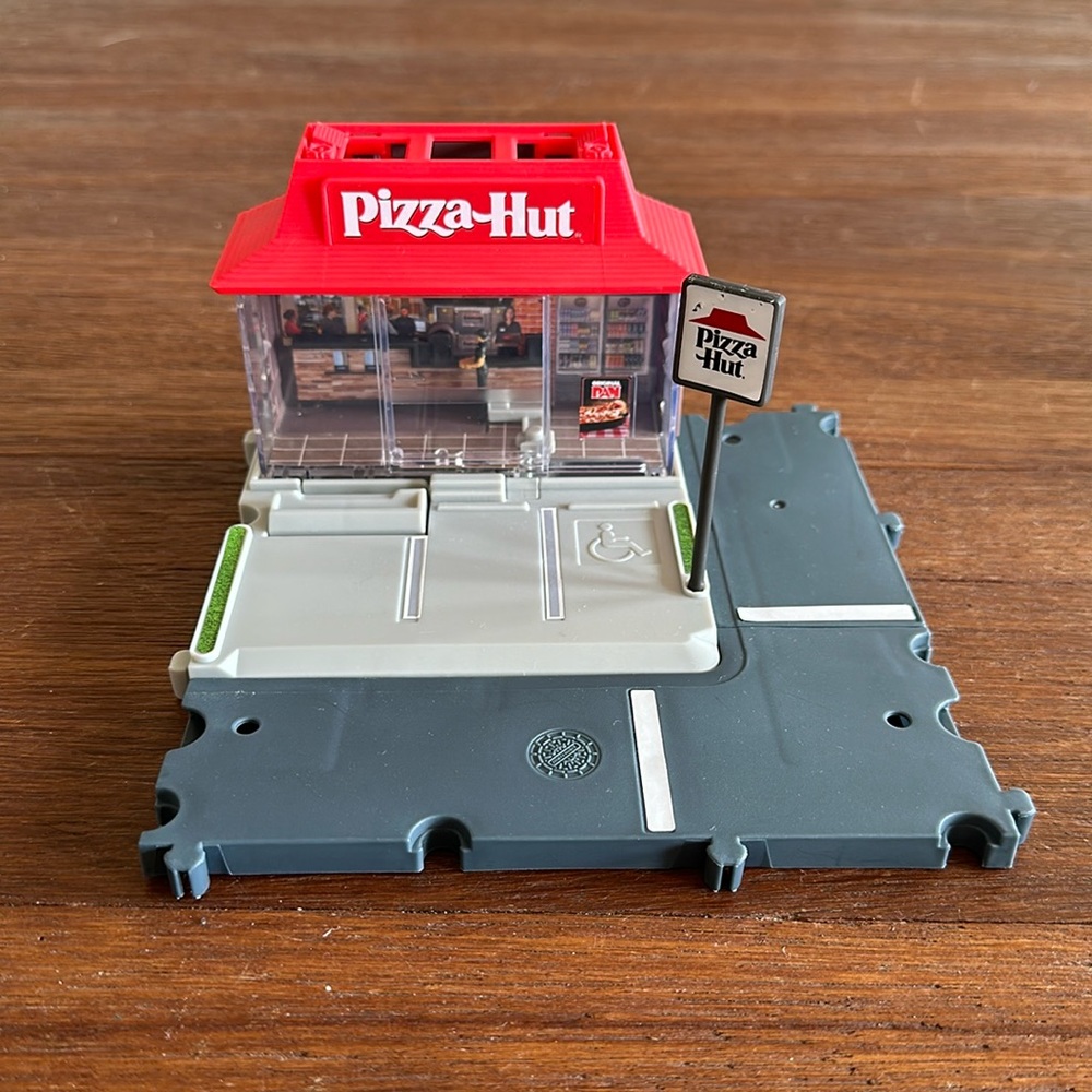 Matchbox Pizza Hut Store Playset Diecast Toy Mini Building Collectible